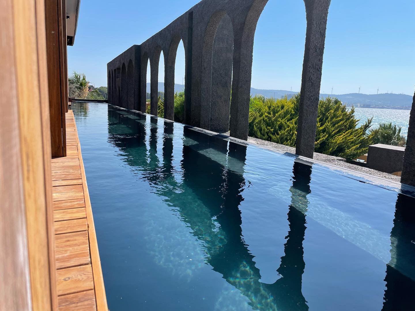 Çeşme ufki taşmalı havuz proje görseli 1