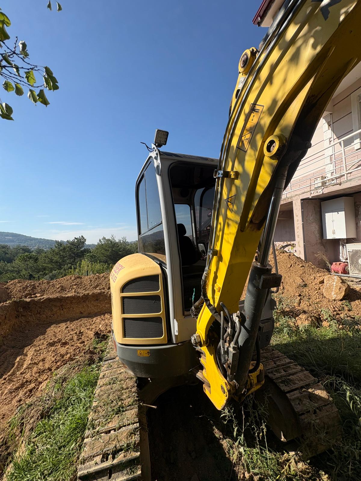 Havuz inşaatı için hafriyat çalışması