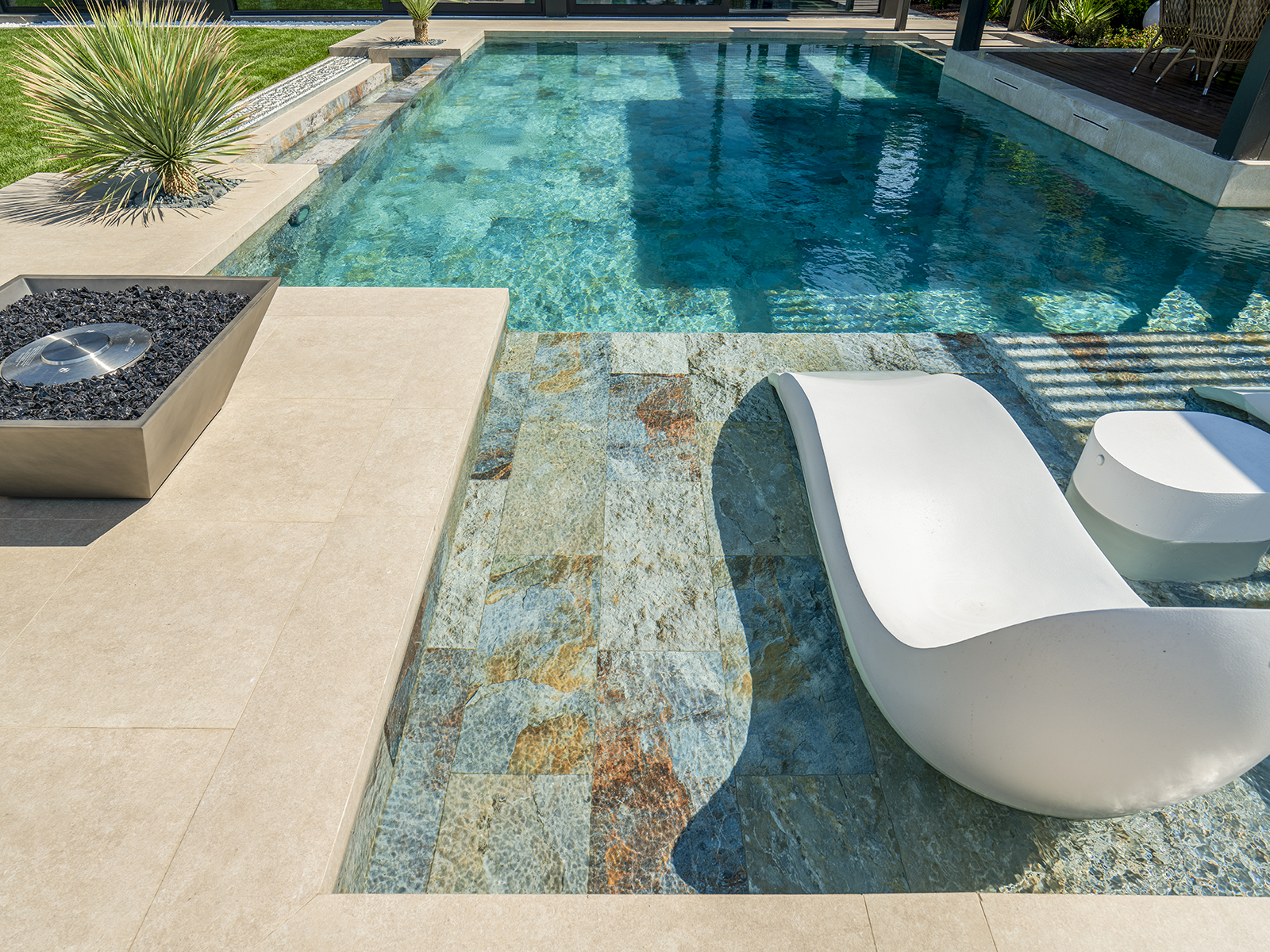 Garanti Havuz - Porselen kaplamalı modern villa havuzu