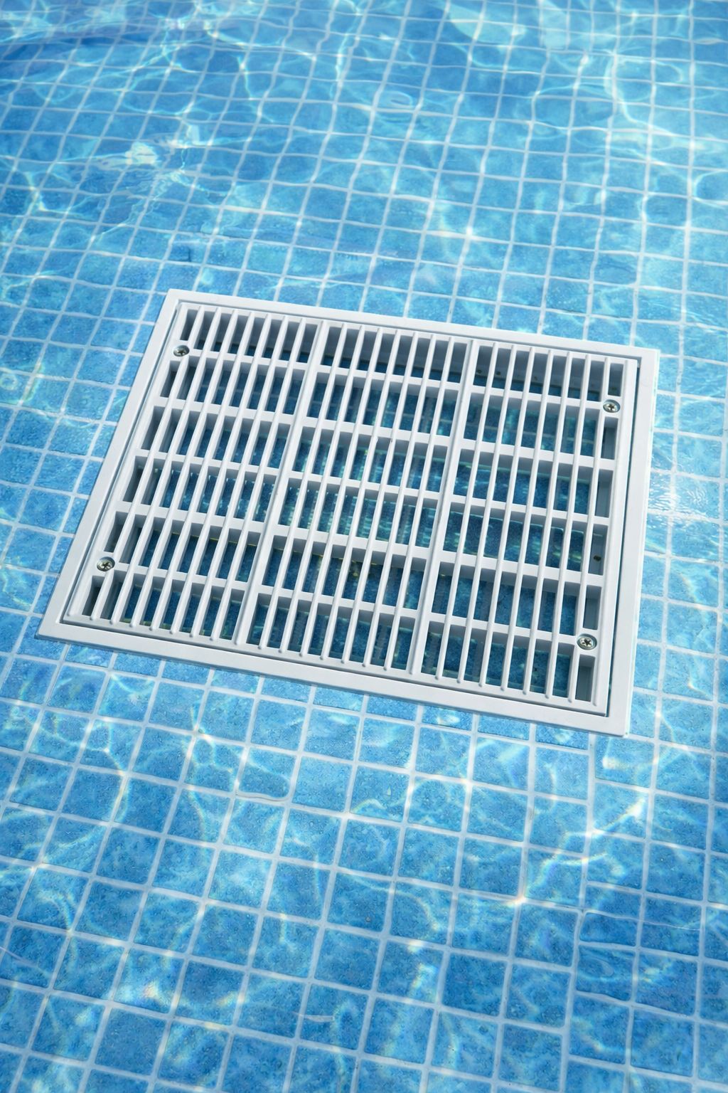 Havuz tabanında 25x25 dip emiş ızgarası